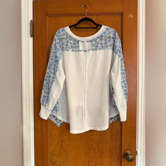 NWOT POL Oversized Blue Floral Knit Top Size Small - Picture 5 of 6